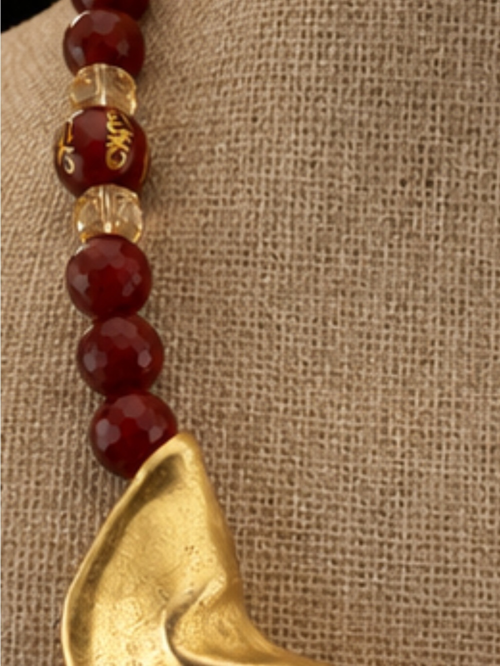 Hand Knotted Golden Fortune Faceted carnelian and Citrine 18β w/ cedar box - Picture 3 of 4